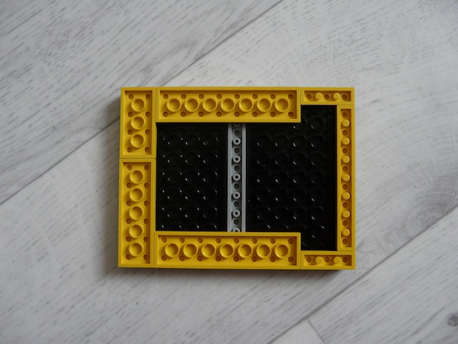 Construisez votre boîtier pour le Raspberry Pi en LEGO - Dessous du socle