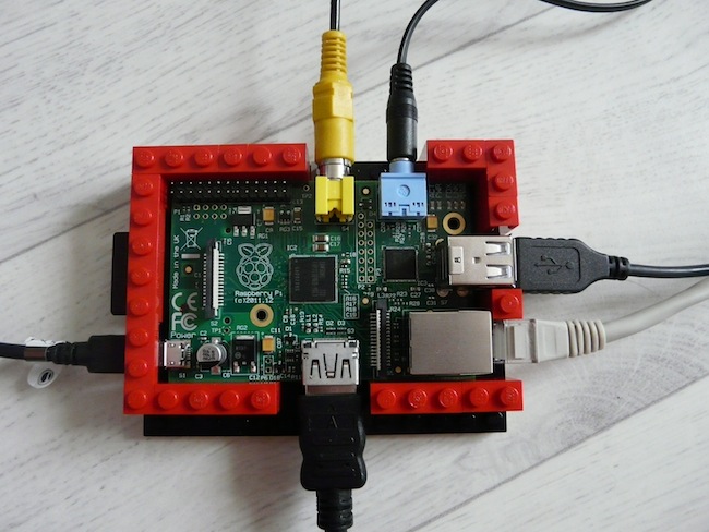 Construisez votre boîtier pour le Raspberry Pi en LEGO - Deuxième étape sur le montage des murs