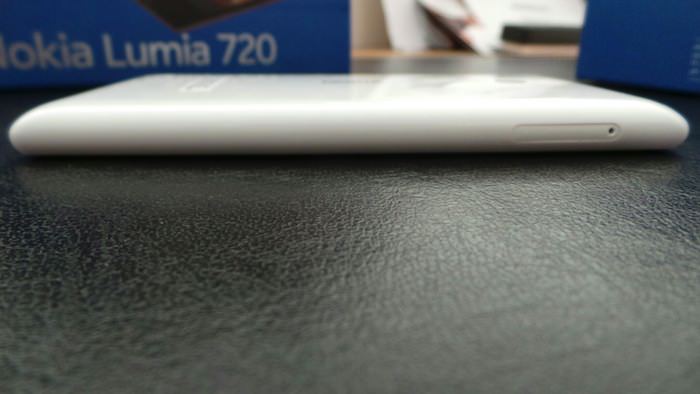 Vue du côté gauche du Nokia Lumia 720