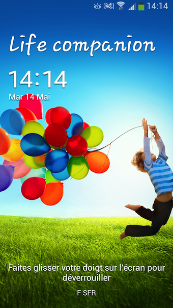Le Galaxy S4 tourne sous Android Jelly Bean 4.2.2 avec l'interface utilisateur de Samsung, TouchWiz