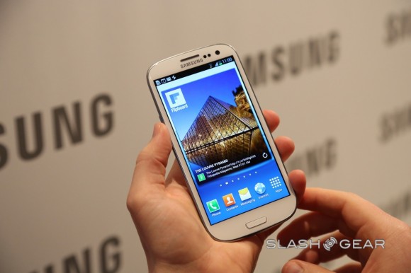 Samsung Galaxy SIII révélé : 4,8 pouces, affichage HD 720p, AP de 8 Mpix et disponible fin Mai 