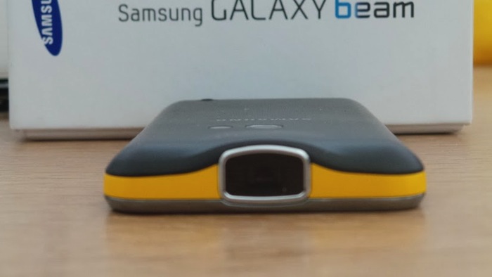 Découvrez le Samsung Galaxy Beam : un picoprojecteur embarqué dans un smartphone