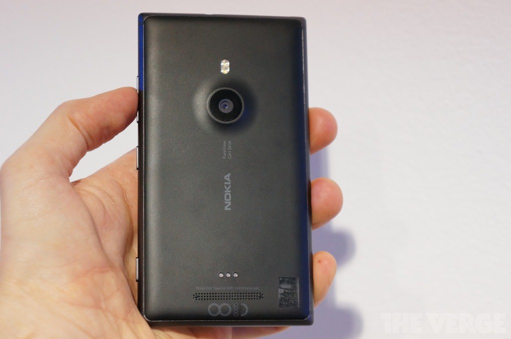 Quelques clichés du Nokia Lumia 925, le meilleur Windows Phone actuellement sur le marché 55 Xv05 14 09 49 3420 verge super wide