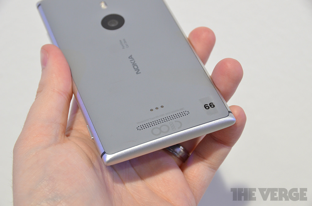 Quelques clichés du Nokia Lumia 925, le meilleur Windows Phone actuellement sur le marché 59 lumia925handson6 1020 verge super wide