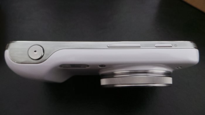 Unboxing et prise en main du Samsung Galaxy S4 Zoom, le smartphone avec un zoom optique 10x 18 241