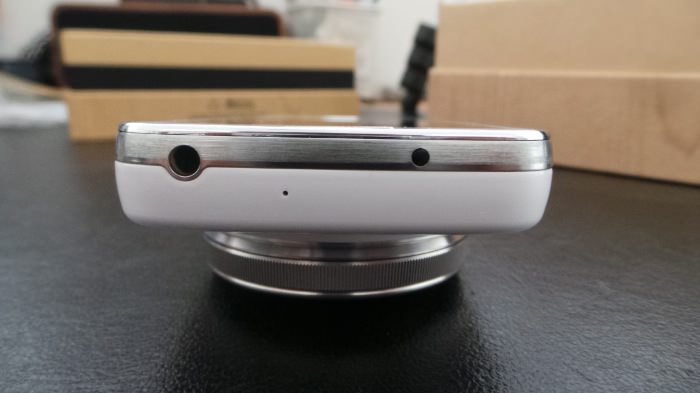 Unboxing et prise en main du Samsung Galaxy S4 Zoom, le smartphone avec un zoom optique 10x 19 25