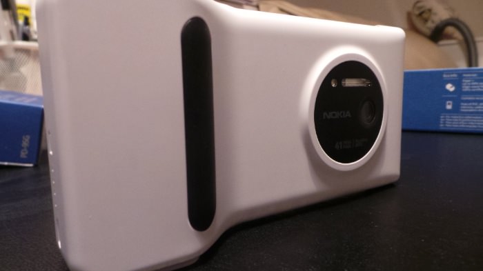 Prise en main et premières impressions du Grip caméra pour le Lumia 1020 : l'accessoire idéal 17 34