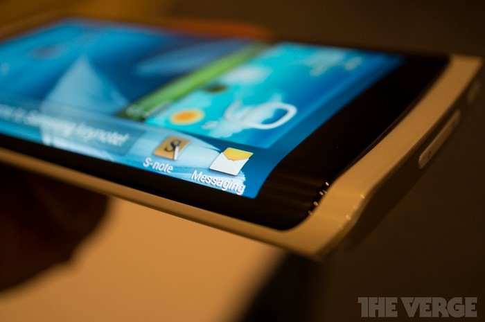 Samsung annonce son propre écran flexible : plus mince, plus léger et plus souple que LG