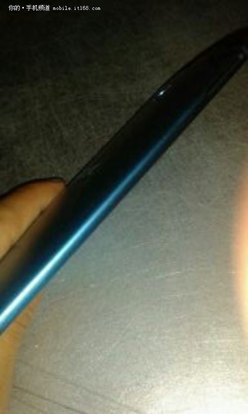 Les premières images du HTC M8, le successeur du HTC One ? 53 les premieres images du htc m8 le successeur du htc one 3