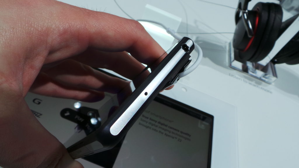 MWC'14 : prise en main du Xperia Z2, le nouveau smartphone phare de Sony 17 20140224 092740