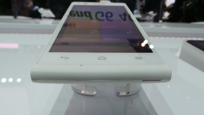 MWC'14 : prise en main du Huawei Ascend G6 15 20140224 134209