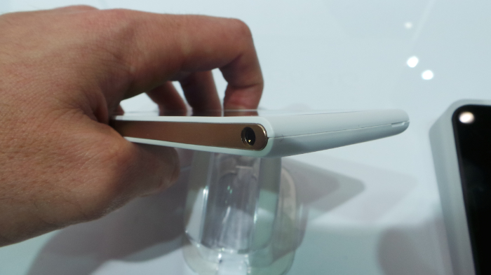 MWC'14 : prise en main du Huawei Ascend G6 16 20140224 134218