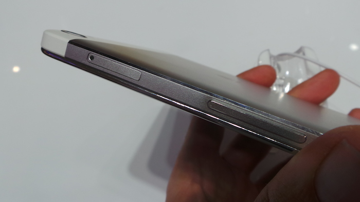 MWC'14 : prise en main avec le Huawei MediaPad X1 16 20140224 135229