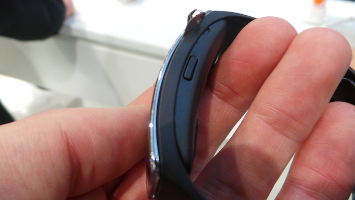 MWC'14 : prise en main du bracelet Gear Fit de Samsung 25 20140225 093647
