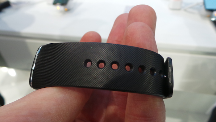 MWC'14 : prise en main du bracelet Gear Fit de Samsung 23 20140225 093709