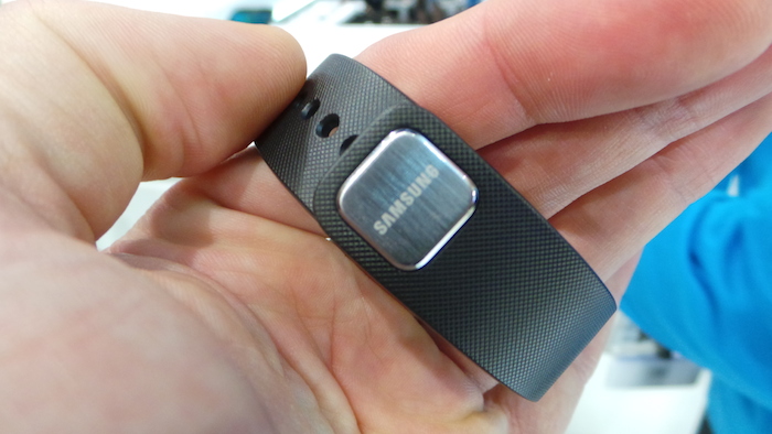 MWC'14 : prise en main du bracelet Gear Fit de Samsung 18 20140225 093727