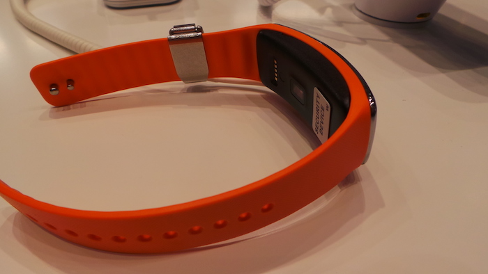 MWC'14 : prise en main du bracelet Gear Fit de Samsung 20 20140225 093834