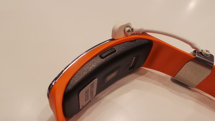 MWC'14 : prise en main du bracelet Gear Fit de Samsung 22 20140225 093859