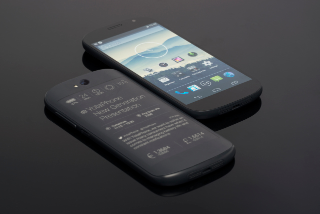 MWC'14 : prise en main avec le prochain YotaPhone, le smartphone double écran