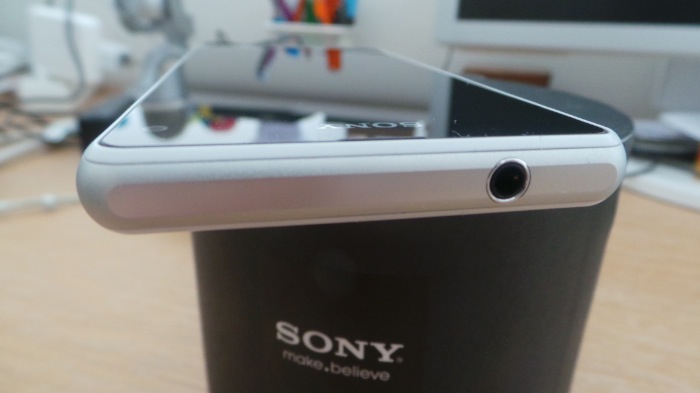 Vue de dessus du Sony Xperia Z1 Compact
