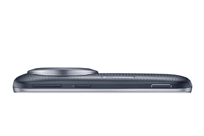 Samsung présente le Galaxy K Zoom 63 Galaxy K zoom Charcoal Black 08