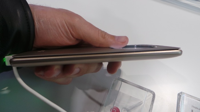 Prise en main du LG G3 : un monstre métallique pour rivaliser avec le HTC One M8 ? 24 20140527 185935