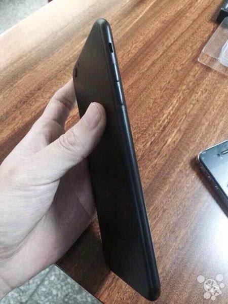 2477650 iphone 6 55 mockup side