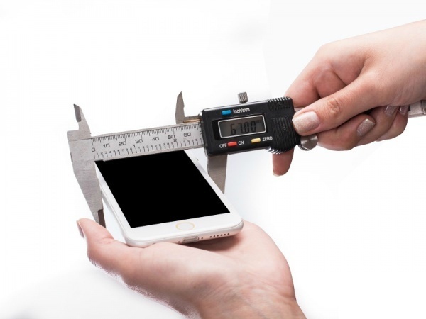 iPhone 6 : 67 mm