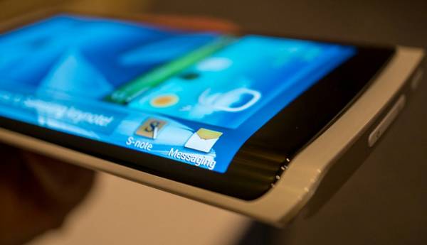 Verrons-nous un écran Youm dans le Galaxy Note 4 ?