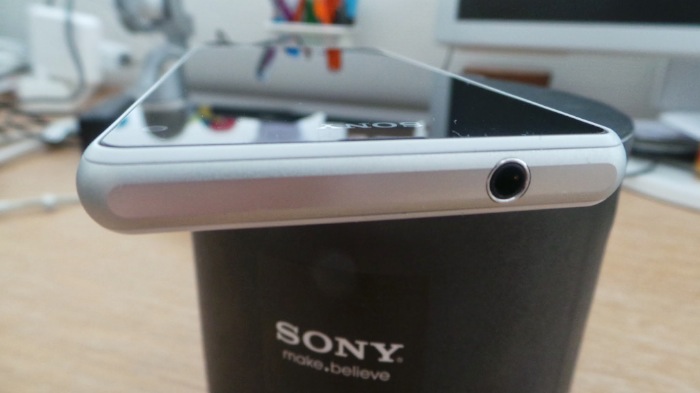 Sony Xperia Z1 Compact : vue de dessus