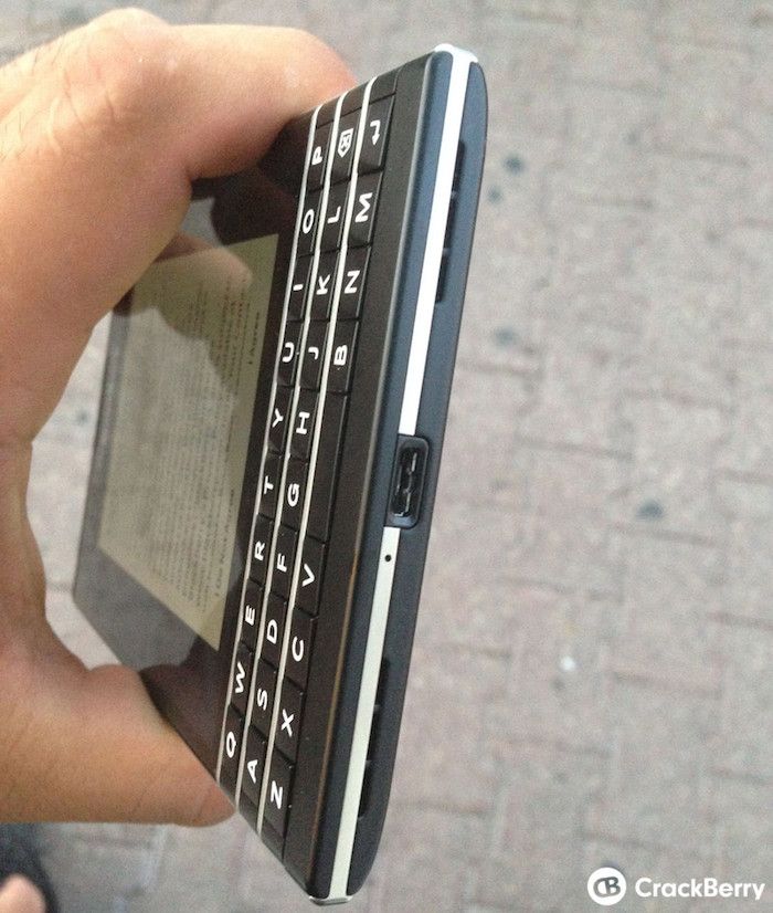 BlackBerry Passport : vue de dessous