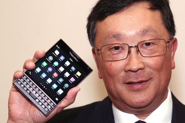 BlackBerry Passport exhibé par le PDG