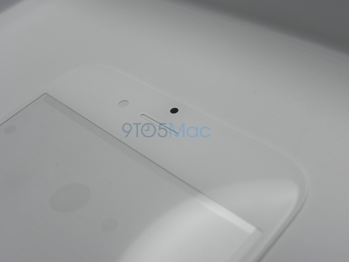 iPhone 6 : un nouveau petit trou à gauche du haut-parleur