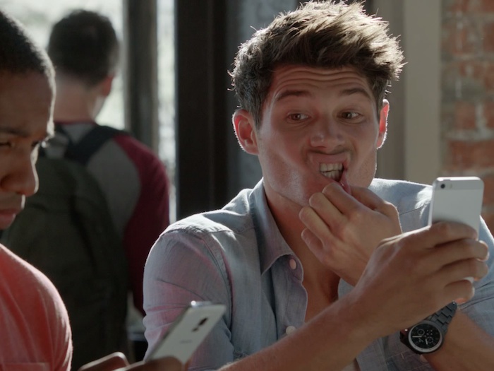 Samsung dénigre déjà l'iPhone 6 avant même sa sortie dans une publicité