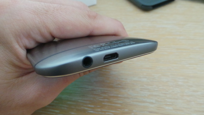 HTC One M8 : tranche inférieure