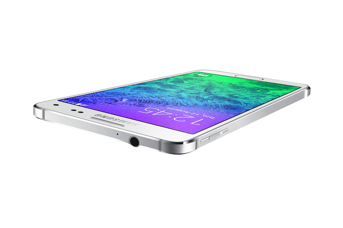 Galaxy Alpha : le smartphone en métal de Samsung enfin là 49 04 SM G850F 009 white
