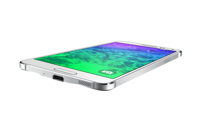 Galaxy Alpha : le smartphone en métal de Samsung enfin là 50 04 SM G850F 010 white