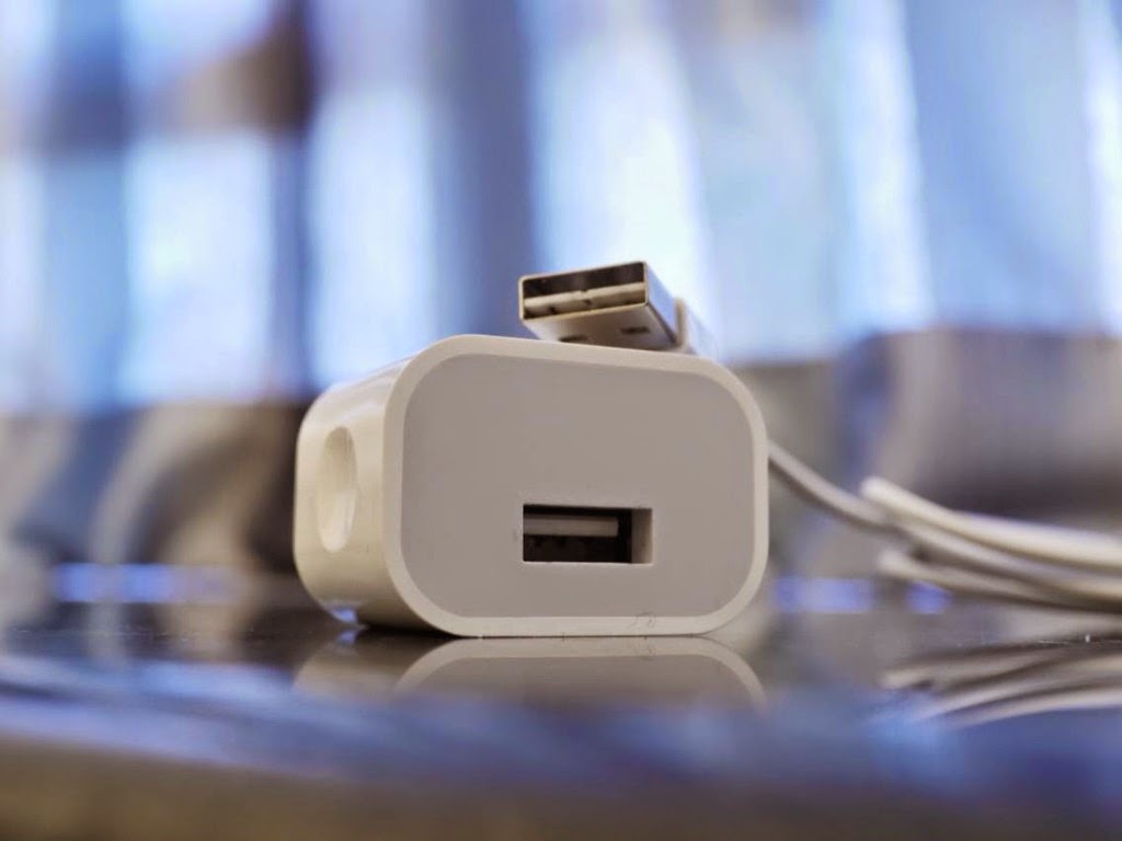 iPhone 6 : on oublie le câble USB reversible Lightning ?