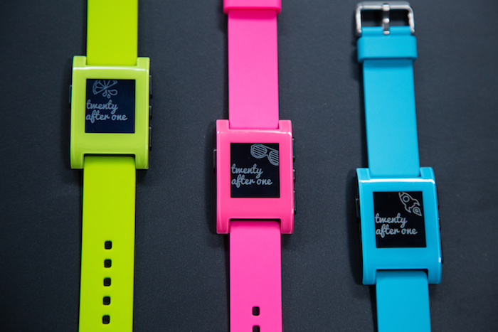 La smartwatch Pebble est désormais disponible en différents coloris
