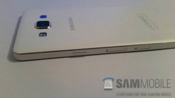 Samsung Galaxy A5 : des photos révèlent un châssis métallique