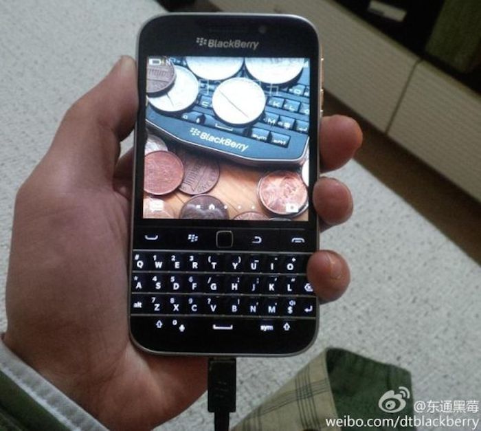 BlackBerry Classic : un écran 720 x 720 px, et un clavier QWERTY