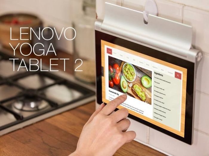Lenovo Yoga Tablet 2 accrochée au mur
