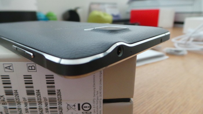 Samsung Galaxy Note 4 : vue de dessus