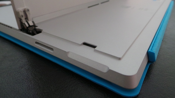Surface Pro 3 : port pour carte micro-SD