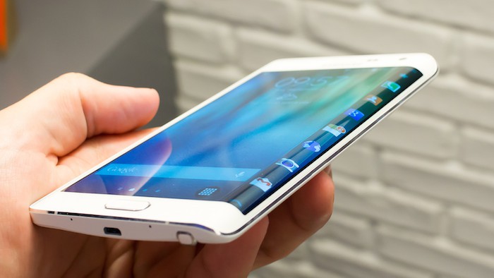 Galaxy S6 Edge : un bord incurvé pour le futur flagship de Samsung ?