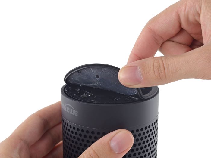 Amazon Echo : colle sur le couvercle