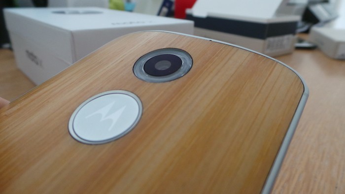Moto X (2014) : vue du flash LED annulaire