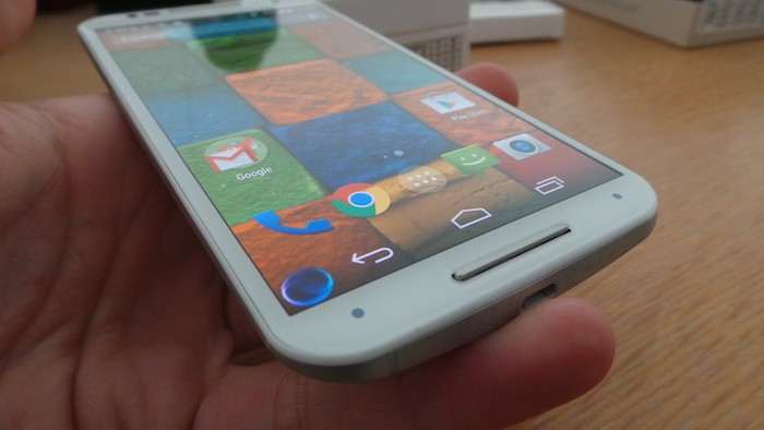 Moto X (2014) : vue de gauche