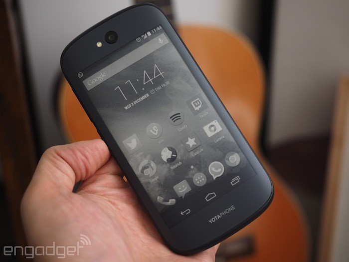 Yotaphone 2 : l'écran E-Ink permet de profiter pleinement de Android, mais en noir et blanc