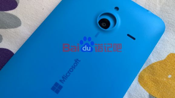 Lumia 1330 : coque derrière, vue de dessous